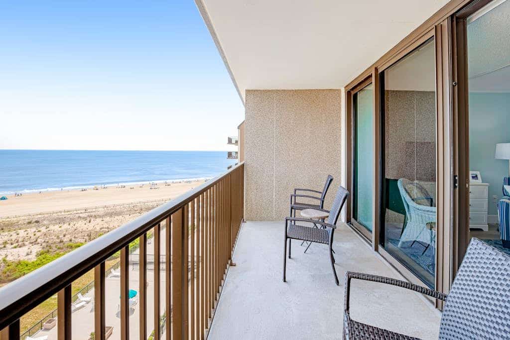 Sea Colony Ocean 8th-floor condo with tennis & basketball courts