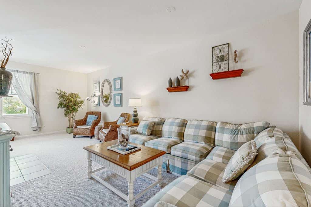 Bayside Resort townhouse w/ balcony, free WiFi, pool, and golf on-site