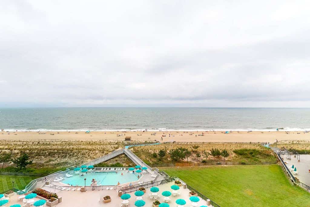 Sea Colony oceanfront 8th floor condo with shared sauna, tennis court, & pool