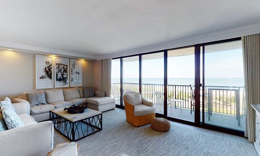 Sea Colony Ocean 4th floor condo w/ balcony, tennis court, and free WiFi