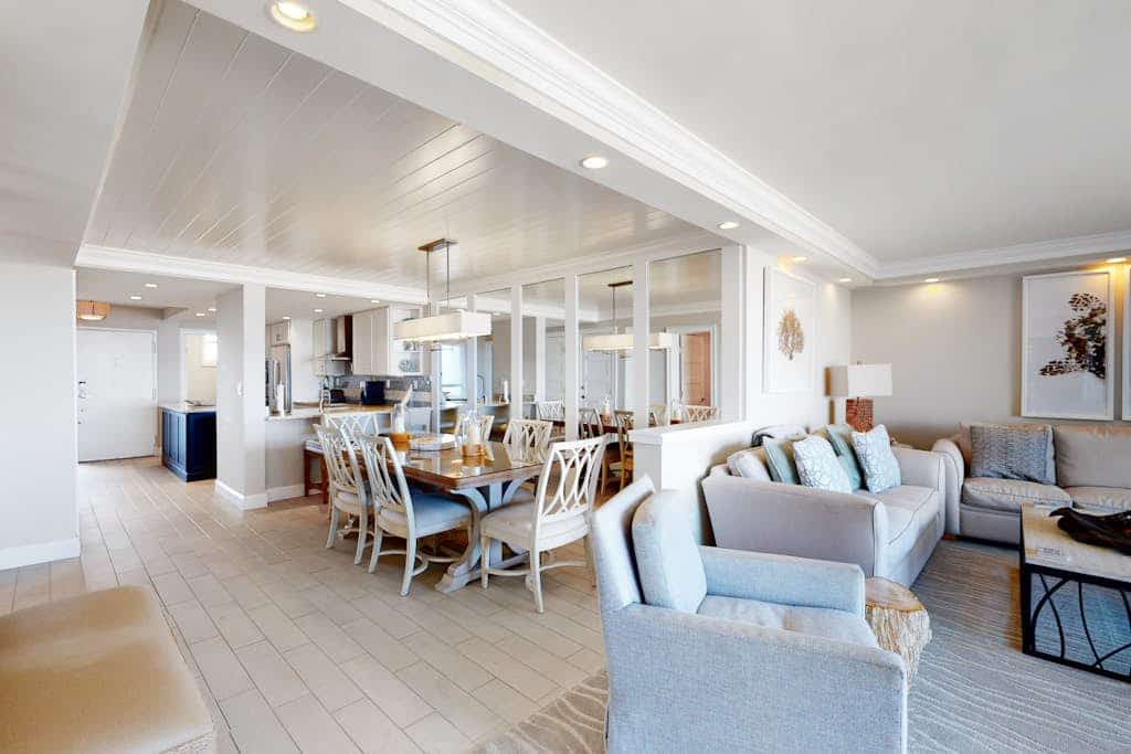 Sea Colony Ocean 4th floor condo w/ balcony, tennis court, and free WiFi