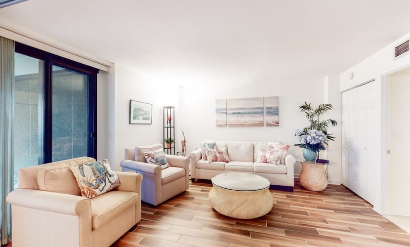 Sea Colony Ocean 8th floor condo w/ shared sauna, pool, and balcony