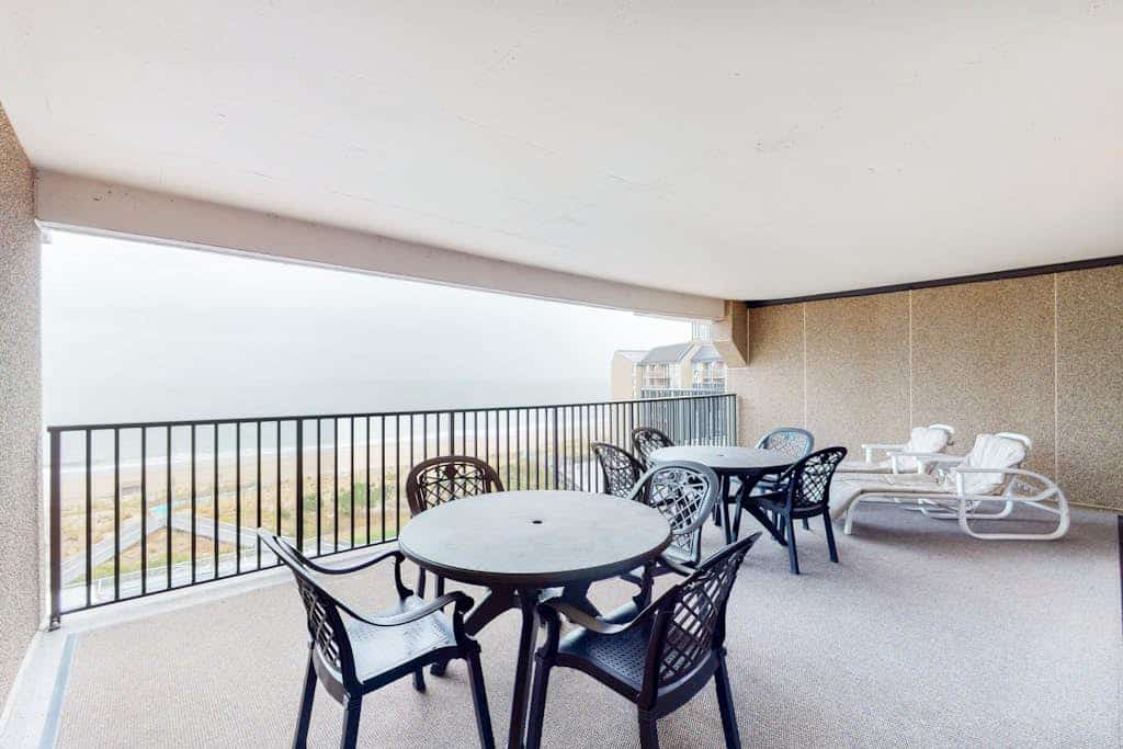 Sea Colony Ocean 8th floor condo w/ shared sauna, pool, and balcony