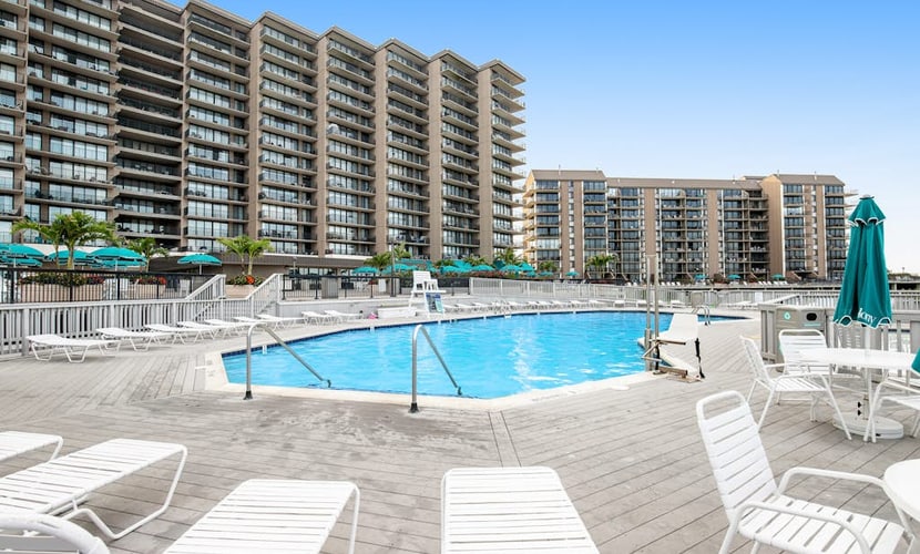 Updated Sea Colony Ocean 1st-floor condo with elevator & gym