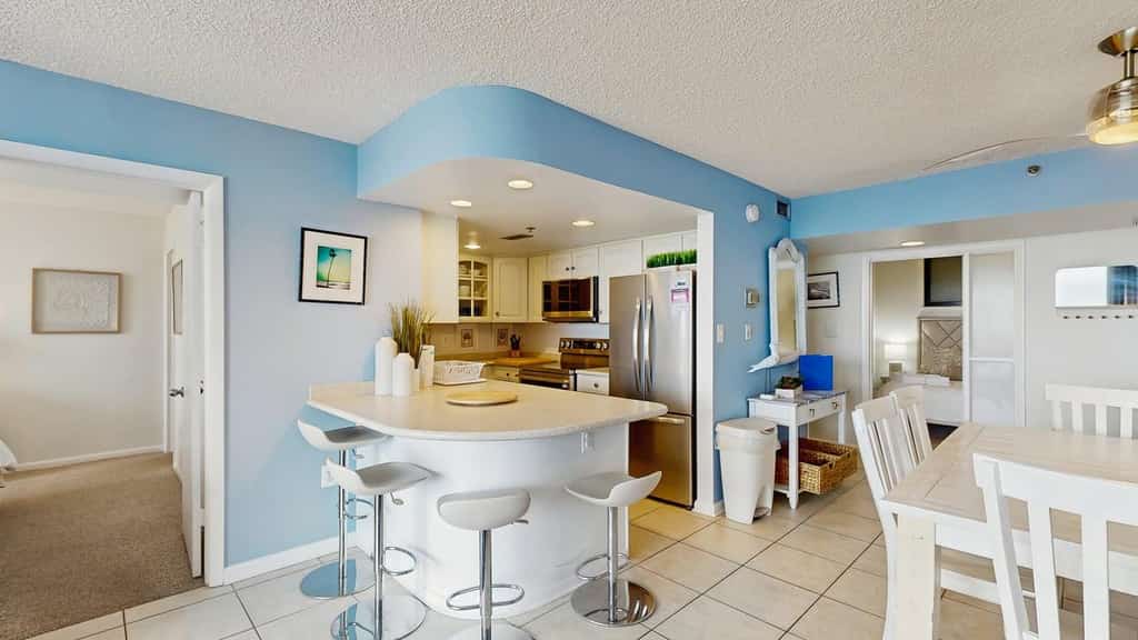 Updated Sea Colony Ocean 1st-floor condo with elevator & gym