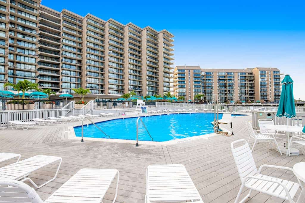 Sea Colony Ocean 5th floor condo w/ shared sauna, elevator, and pool