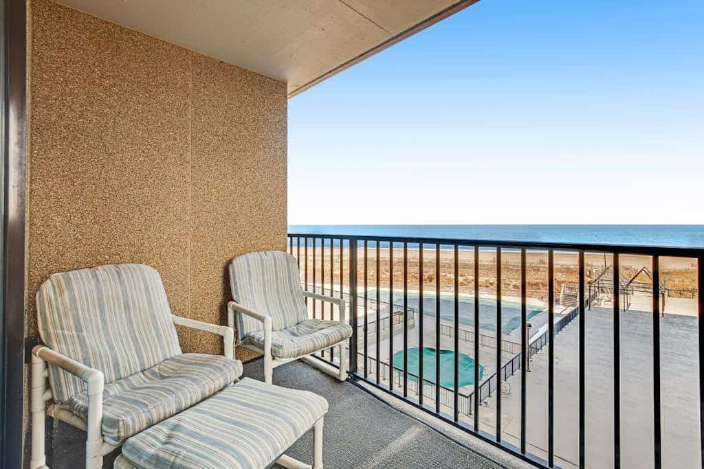 Sea Colony Ocean 4th floor condo with free WiFi, balcony, and pool