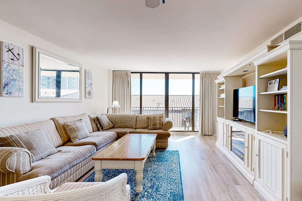 Sea Colony 3rd floor condo w/ free WiFi, tennis court, and shared sauna