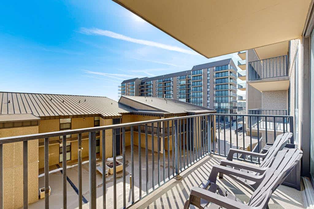 Sea Colony 3rd floor condo w/ free WiFi, tennis court, and shared sauna