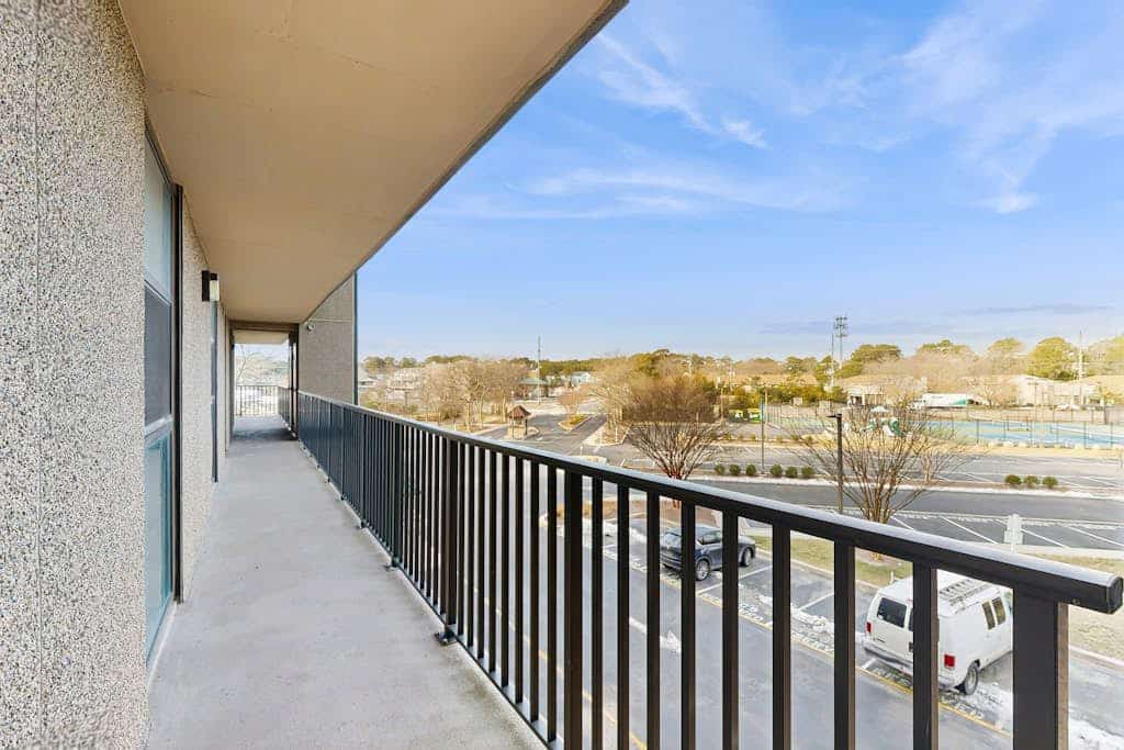 Sea Colony 2nd-floor condo with tennis court, sauna & pools - steps to beach