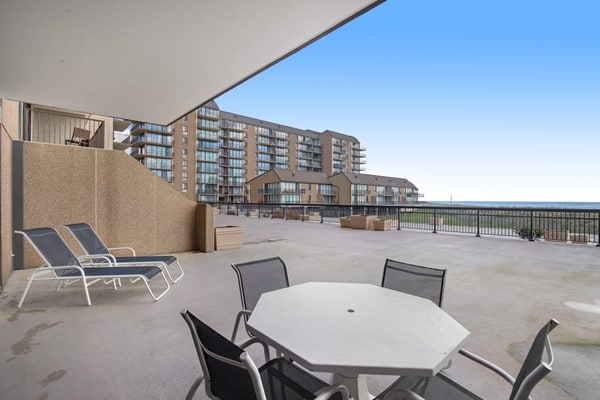 Sea Colony oceanfront 1st-floor condo w/ pool, basketball court & elevator