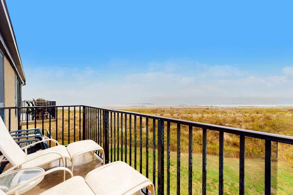 Sea Colony 2nd floor condo with shared sauna, basketball court, and gym