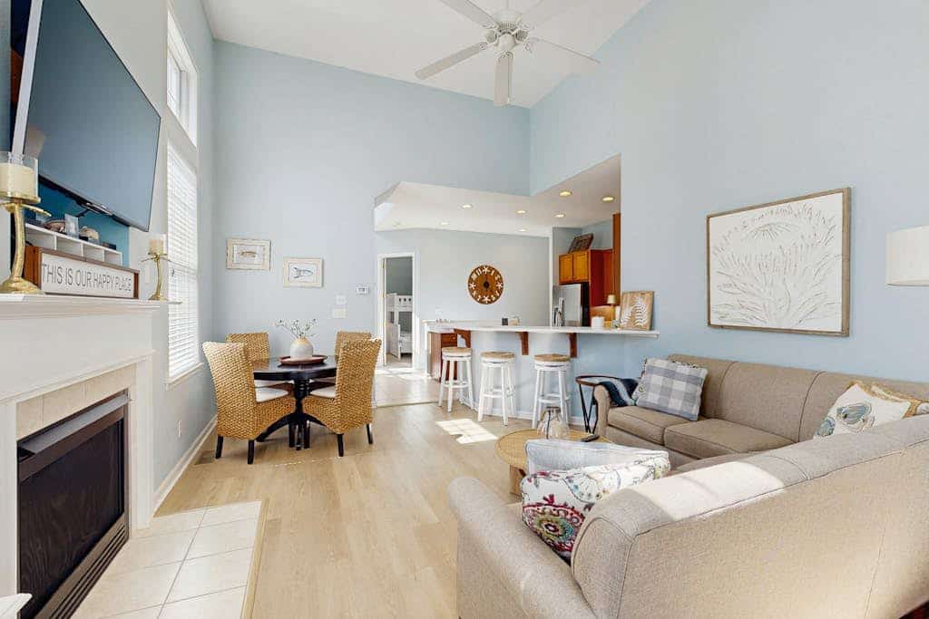 Bayside Resort dog-friendly townhouse w/ tennis court access, WiFi, and balcony