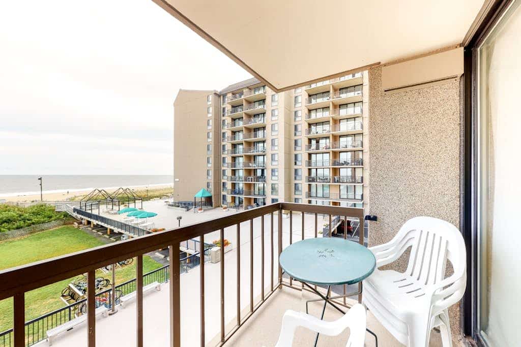 Sea Colony Ocean 3rd floor condo w/ tennis court, balcony, and basketball court