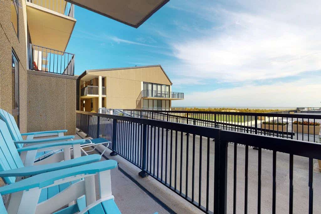 Sea Colony 1st floor condo with basketball court & sauna - partial ocean view