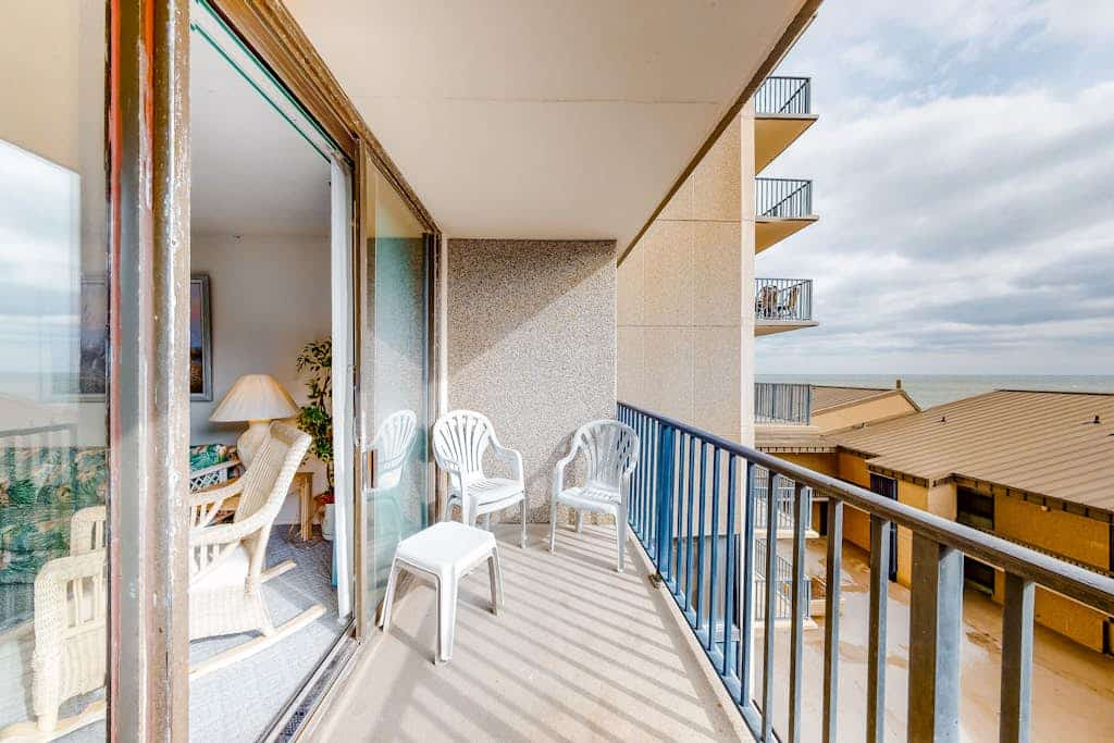 Sea Colony 4th floor condo with shared pool, basketball court - partial ocean view