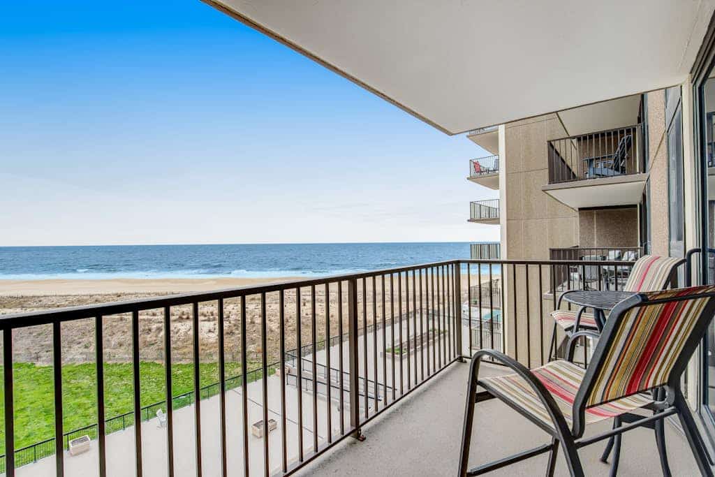 Sea Colony Ocean 5th-floor condo with tennis court, basketball court, & pool