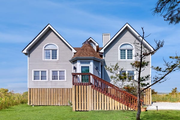 Seatowne bayfront home w/ outdoor shower, community pool, tennis & pier