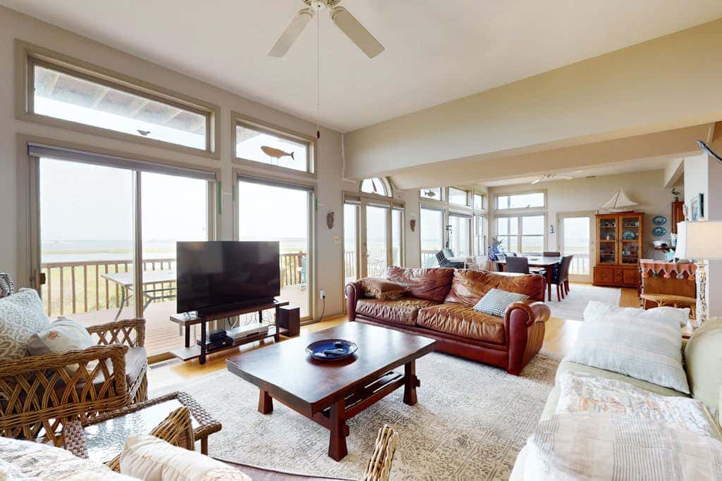 Seatowne - 36912 Bayside Dr