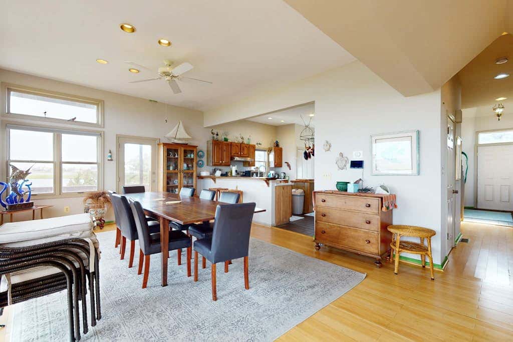 Seatowne - 36912 Bayside Dr