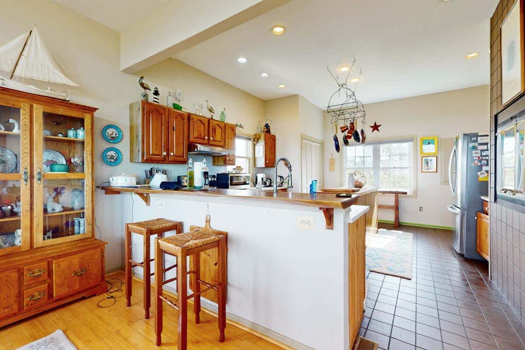 Seatowne - 36912 Bayside Dr