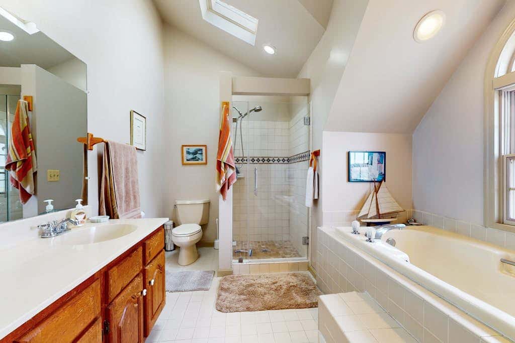 Seatowne - 36912 Bayside Dr