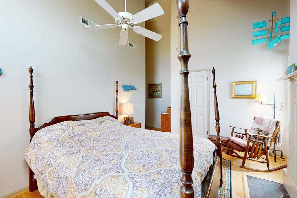Seatowne - 36912 Bayside Dr