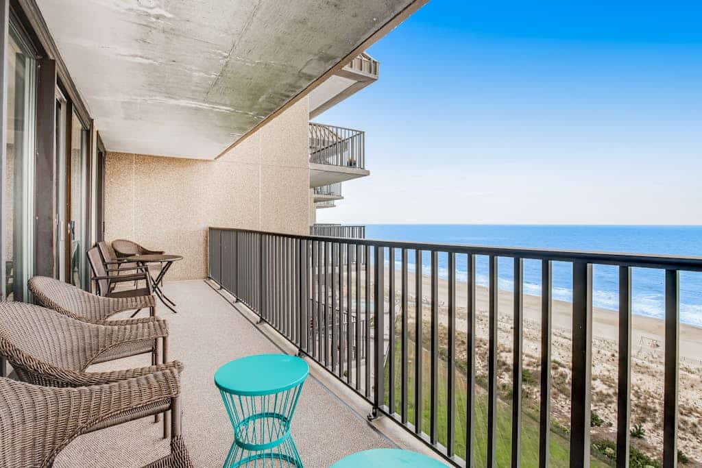 Sea Colony Ocean 14th floor condo with WiFi, basketball court, and tennis court