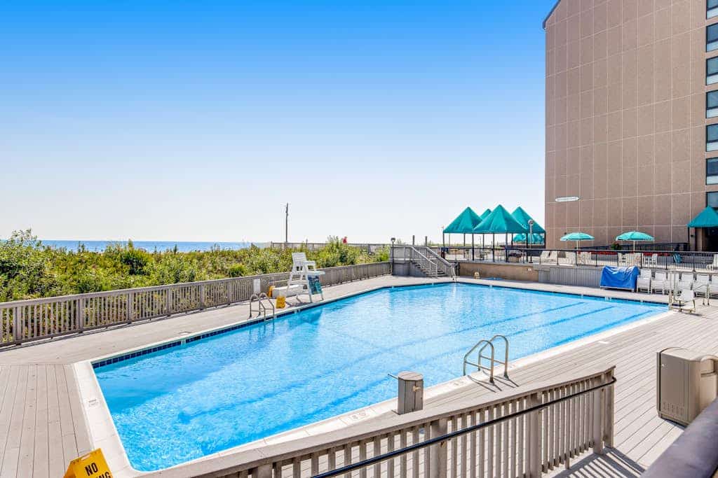 Sea Colony Ocean 7th floor condo w/ pool, shared sauna, and tennis court