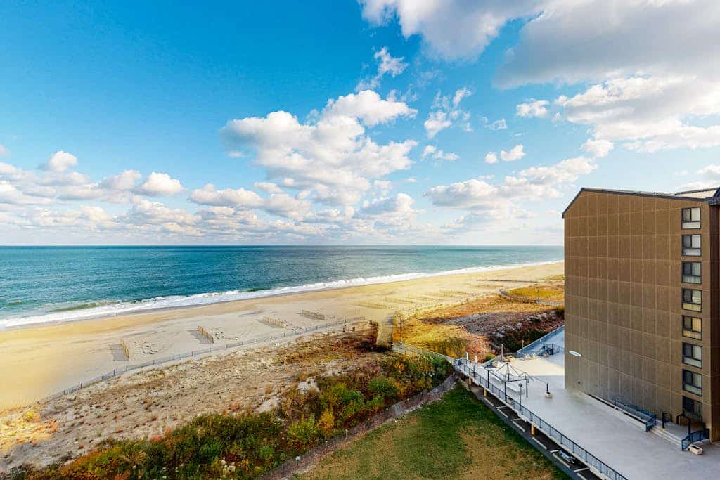 Sea Colony Ocean 8th floor condo w/ basketball court, tennis court, and gym
