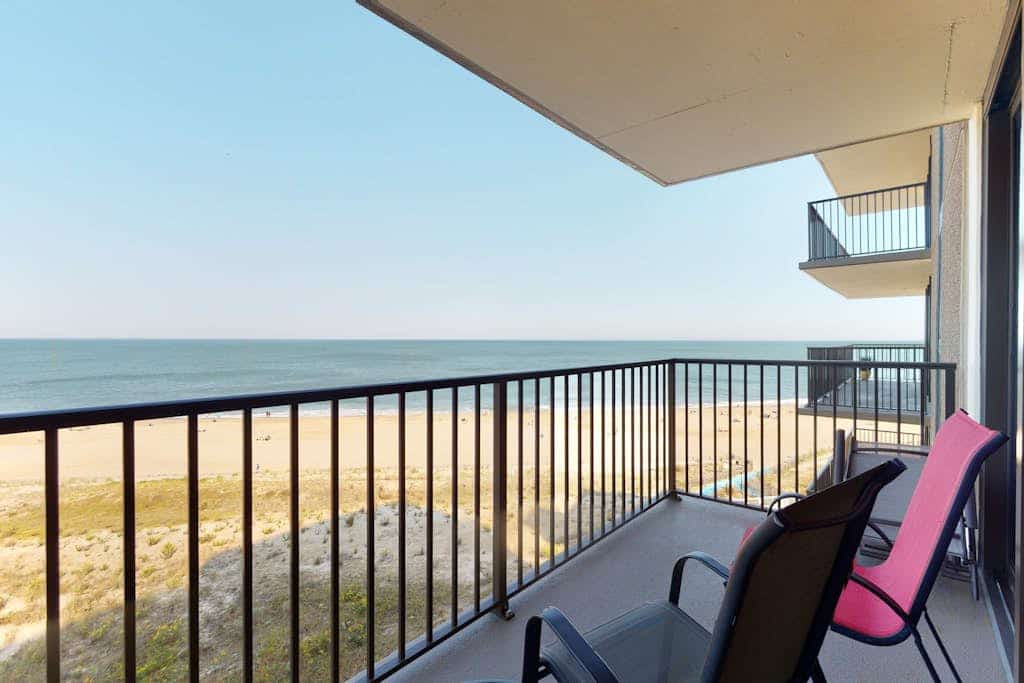 Sea Colony Ocean 7th floor condo w/ free WiFi, shared sauna, and pool