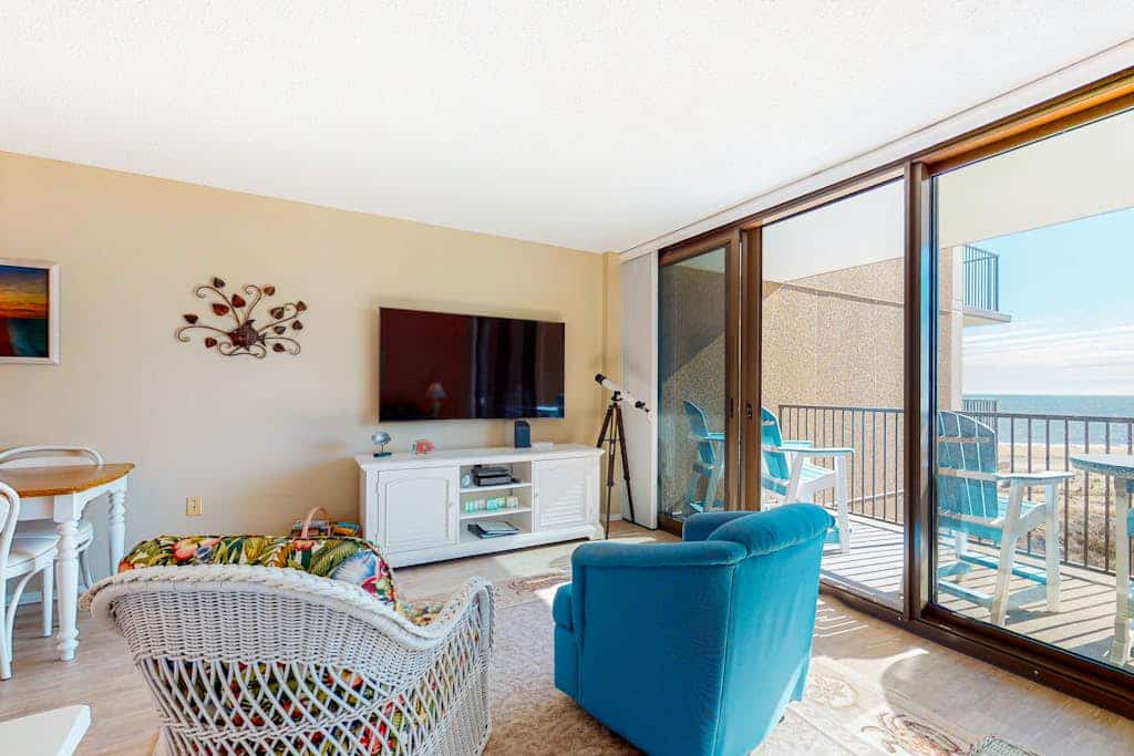 Sea Colony Ocean 4th floor condo w/ basketball court, elevator, and gym