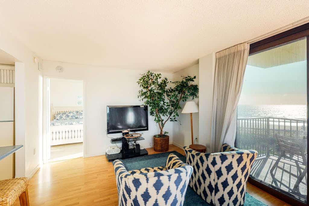 Sea Colony 6th floor condo w/ balcony, pool, and tennis court- ocean view