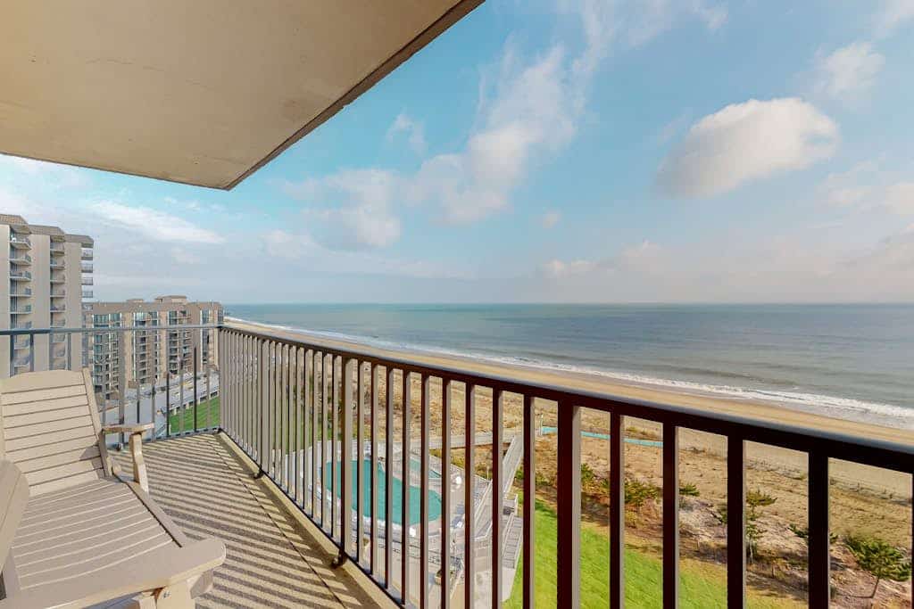 Sea Colony Ocean 10th-floor condo with basketball court, gym, and sauna