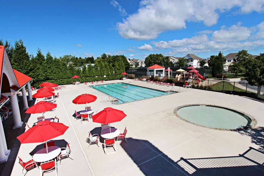 Bethany Lakes house with a community pool, gym, tennis & free WiFi