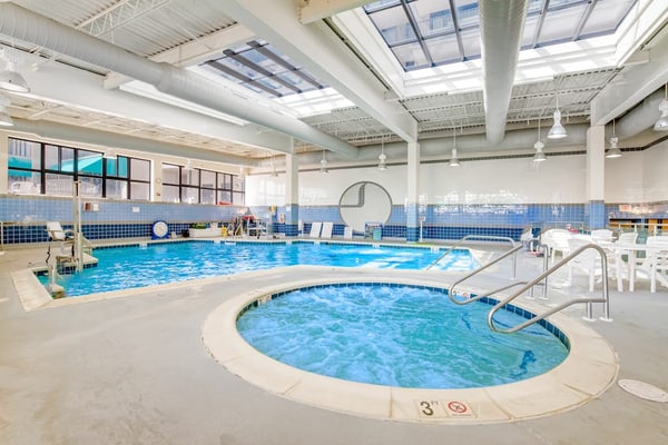 Sea Colony Ocean 5th-floor condo with amazing views, pool, sauna & balcony