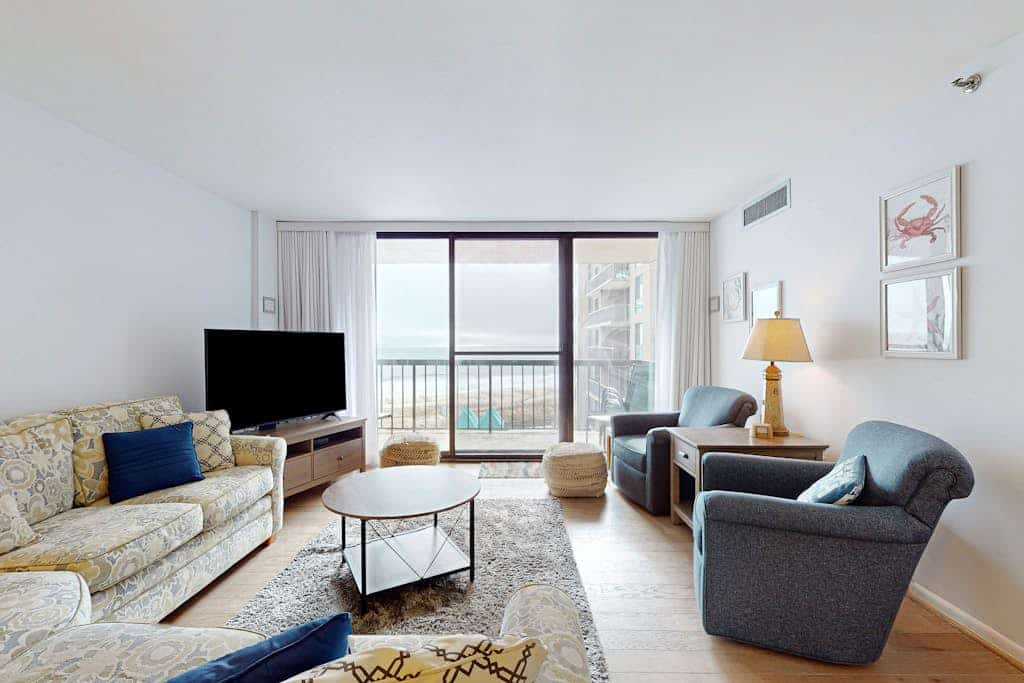 Sea Colony Ocean 5th-floor condo with amazing views, pool, sauna & balcony