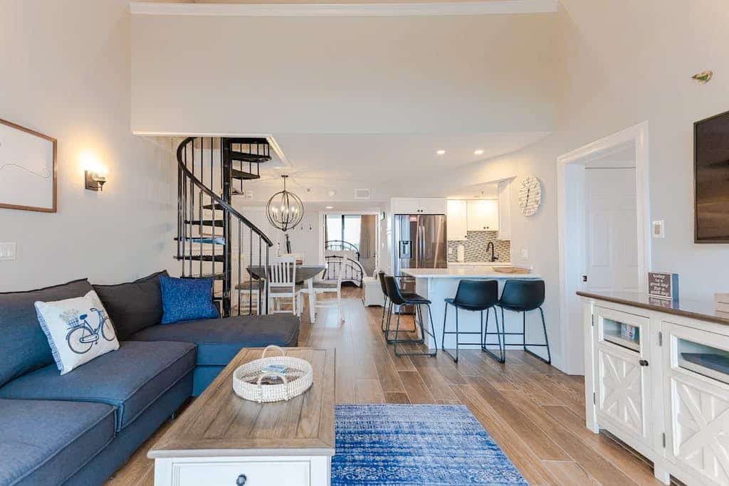 Sea Colony oceanfront penthouse w/basketball court, hot tub, pool, tennis & more