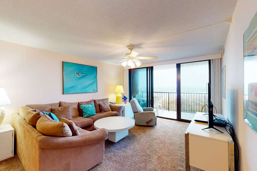 Sea Colony 3rd floor condo w/ ocean view, shared tennis court, elevator, and gym