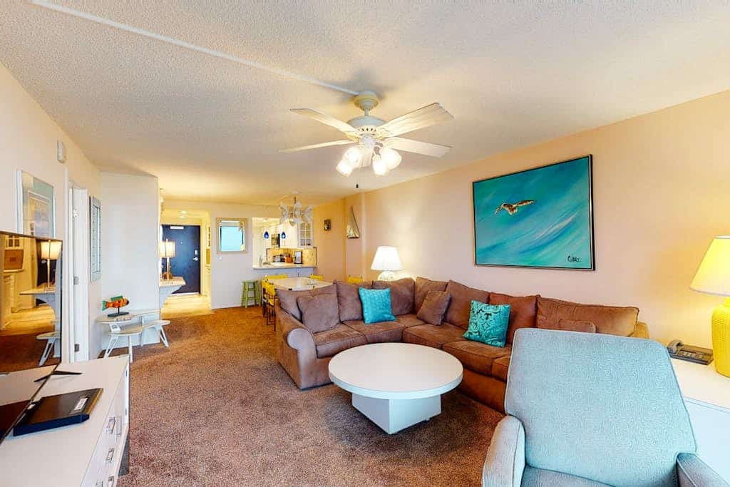 Sea Colony 3rd floor condo w/ ocean view, shared tennis court, elevator, and gym