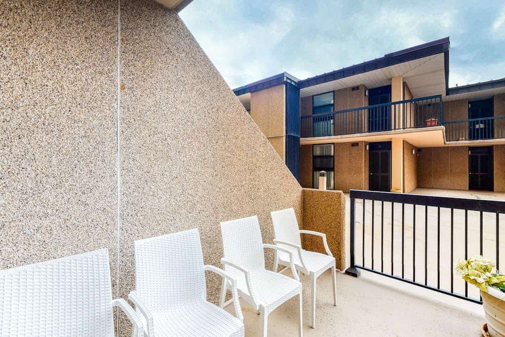 Sea Colony oceanfront 1st floor condo w/shared basketball court, sauna, elevator