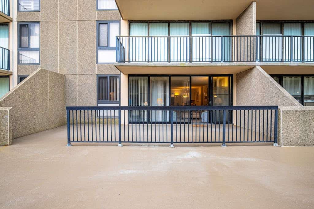 Sea Colony oceanfront 1st floor condo w/shared basketball court, sauna, elevator