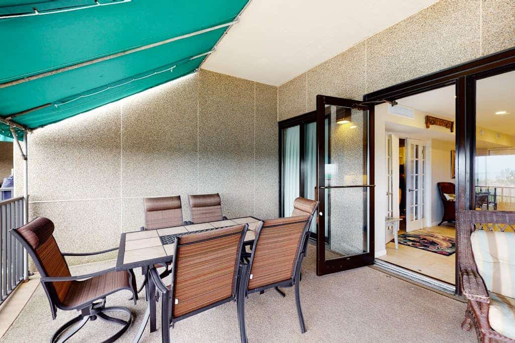 Sea Colony Ocean 1st-floor condo with access to pool & tennis court, balcony