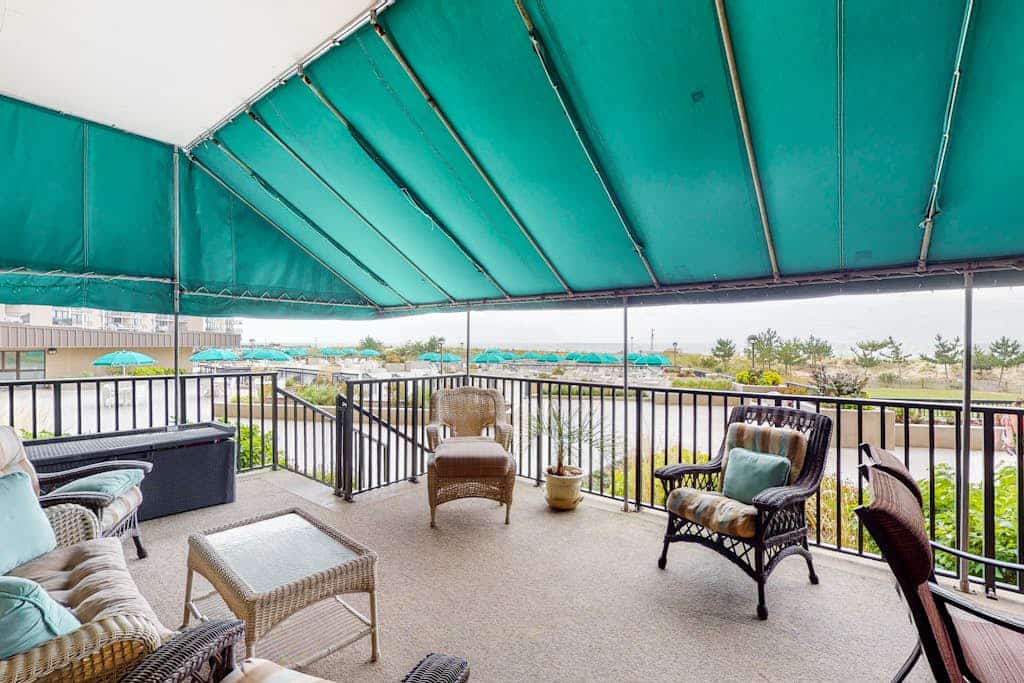 Sea Colony Ocean 1st-floor condo with access to pool & tennis court, balcony