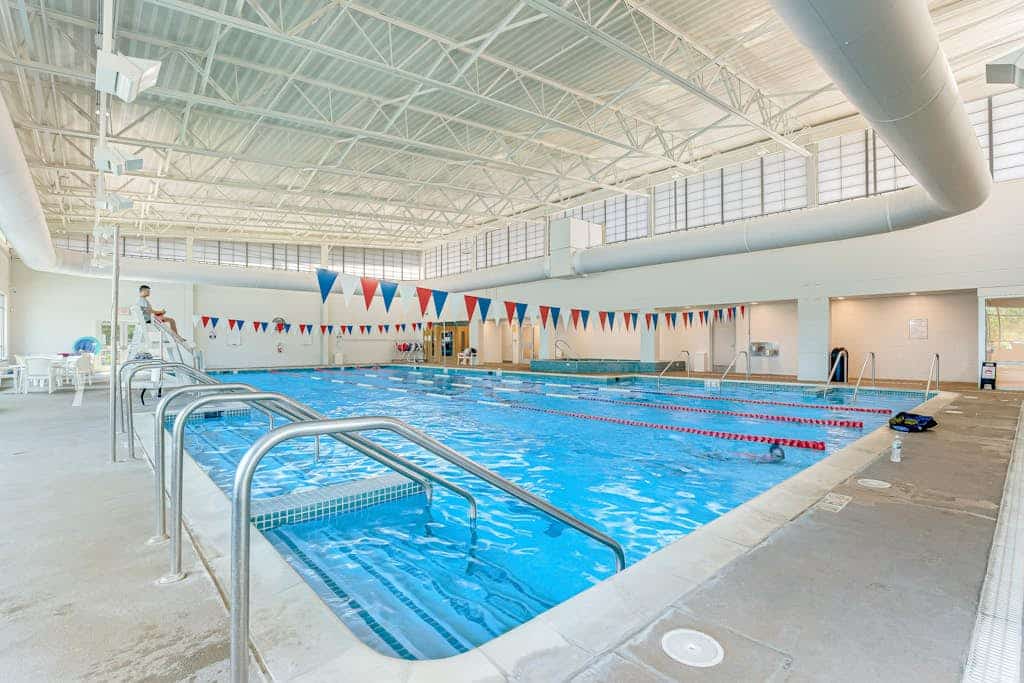 Sea Colony Ocean 6th-floor condo wit balcony, tennis court, & basketball court