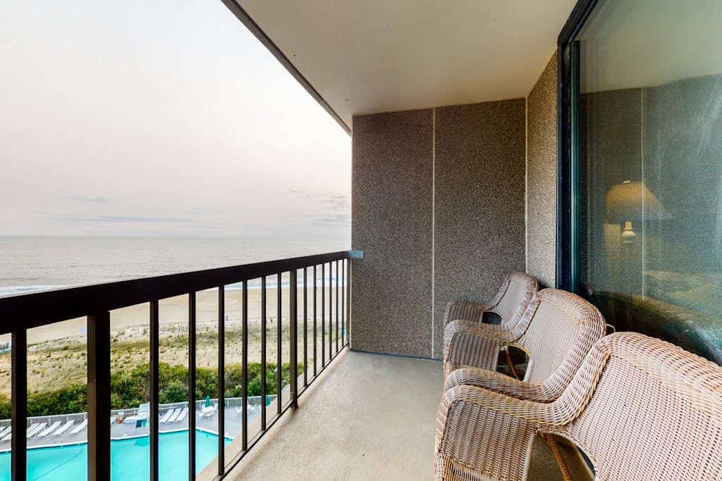 Sea Colony Ocean 8th floor condo w/ basketball court, pool, and elevator