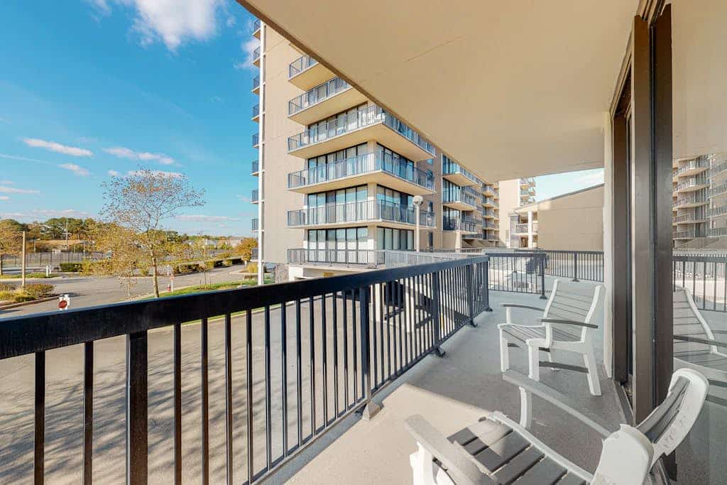 Sea Colony Ocean 1st floor condo with basketball court, elevator, & sauna