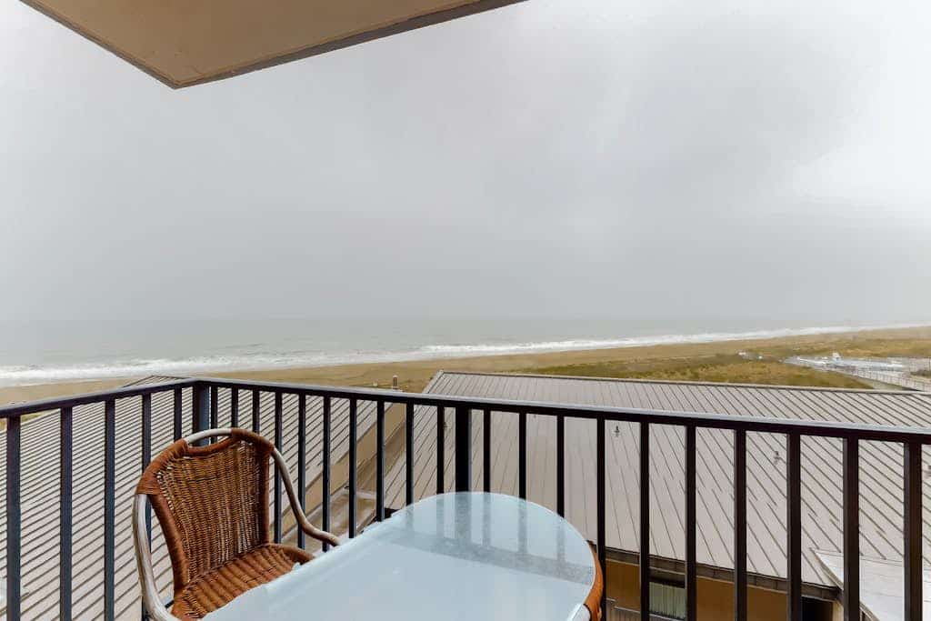 Sea Colony 5th-floor ocean-view condo with sauna, pool, hot tub, & basketball