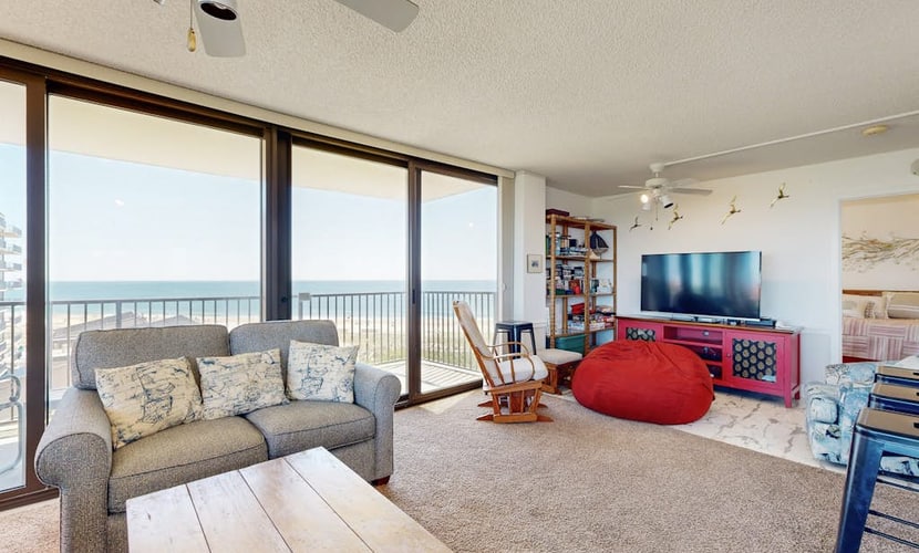 Sea Colony oceanfront 6th floor condo w/ elevator, gym, and ocean views