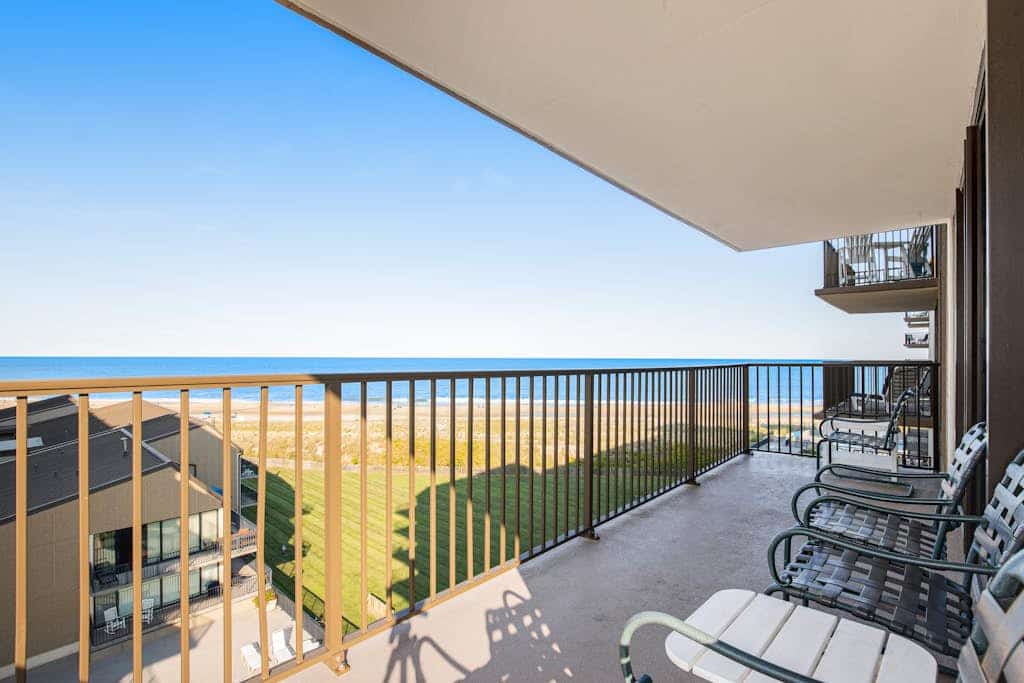 Sea Colony oceanfront 6th floor condo w/ elevator, gym, and ocean views
